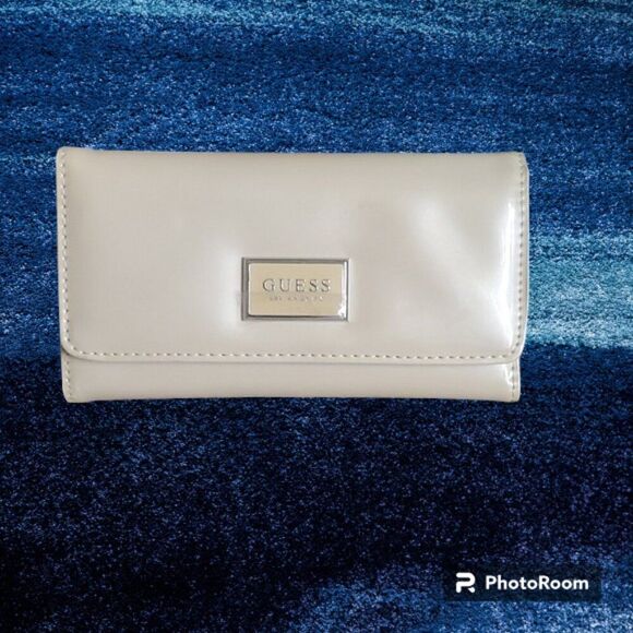Guess Abree Leather Clutch Wallet  - Glam Elegance - Picture 1 of 6